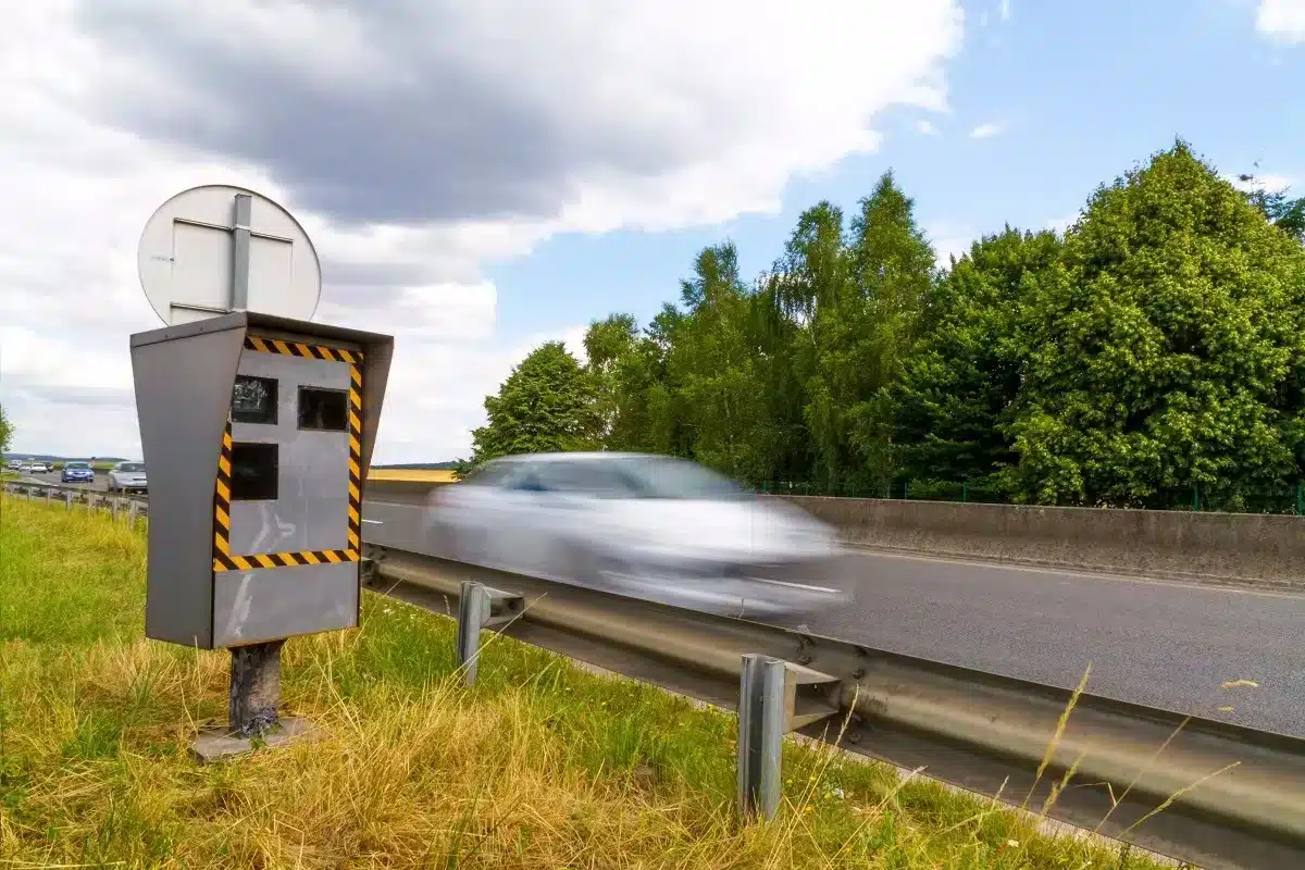 lle se fait flasher à 703 km h et écope d’une amende de 850 euros