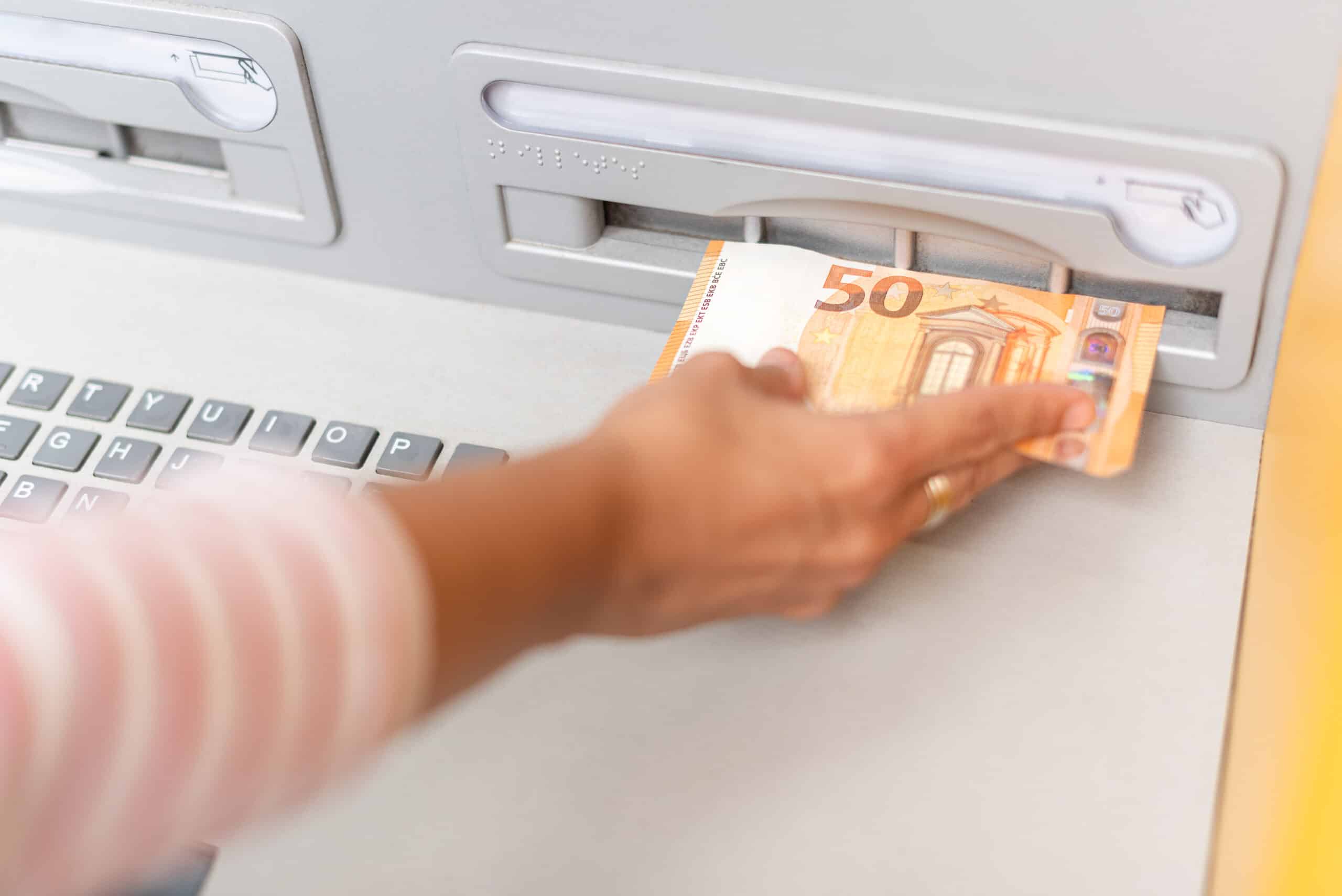 C'est confirmé : Après celle de La Banque Postale, une deuxième banque en ligne va disparaitre en 2025