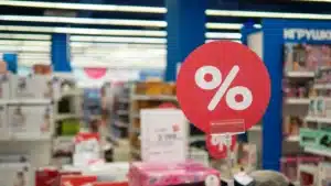 cette enseigne discount de déstockage, concurrente direct d'action, est sous pression quel avenir pour ses 155 magasins