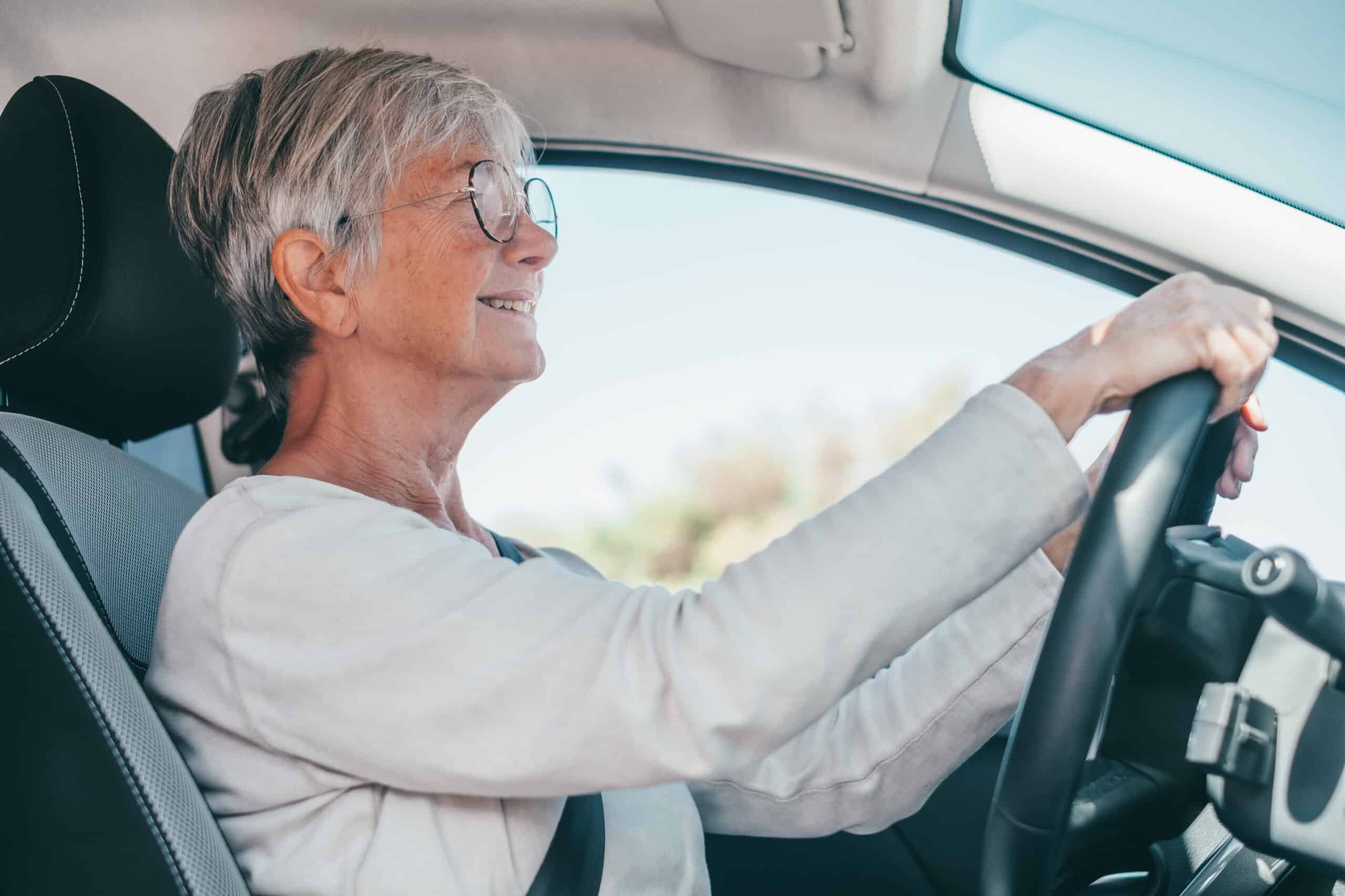 Le code de la route vient de trancher : voici l’âge maximal pour conduire en toute sécurité (ce n’est pas 70 ans, ni 80 ans)