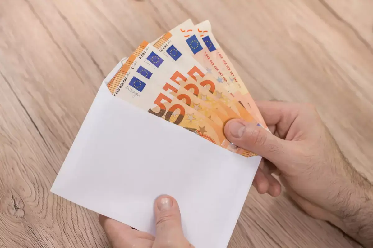2100 € par mois voici le nouveau plafond de revenus à ne pas dépasser pour avoir accès à ce livret défiscalisé son taux est supérieur au livret a