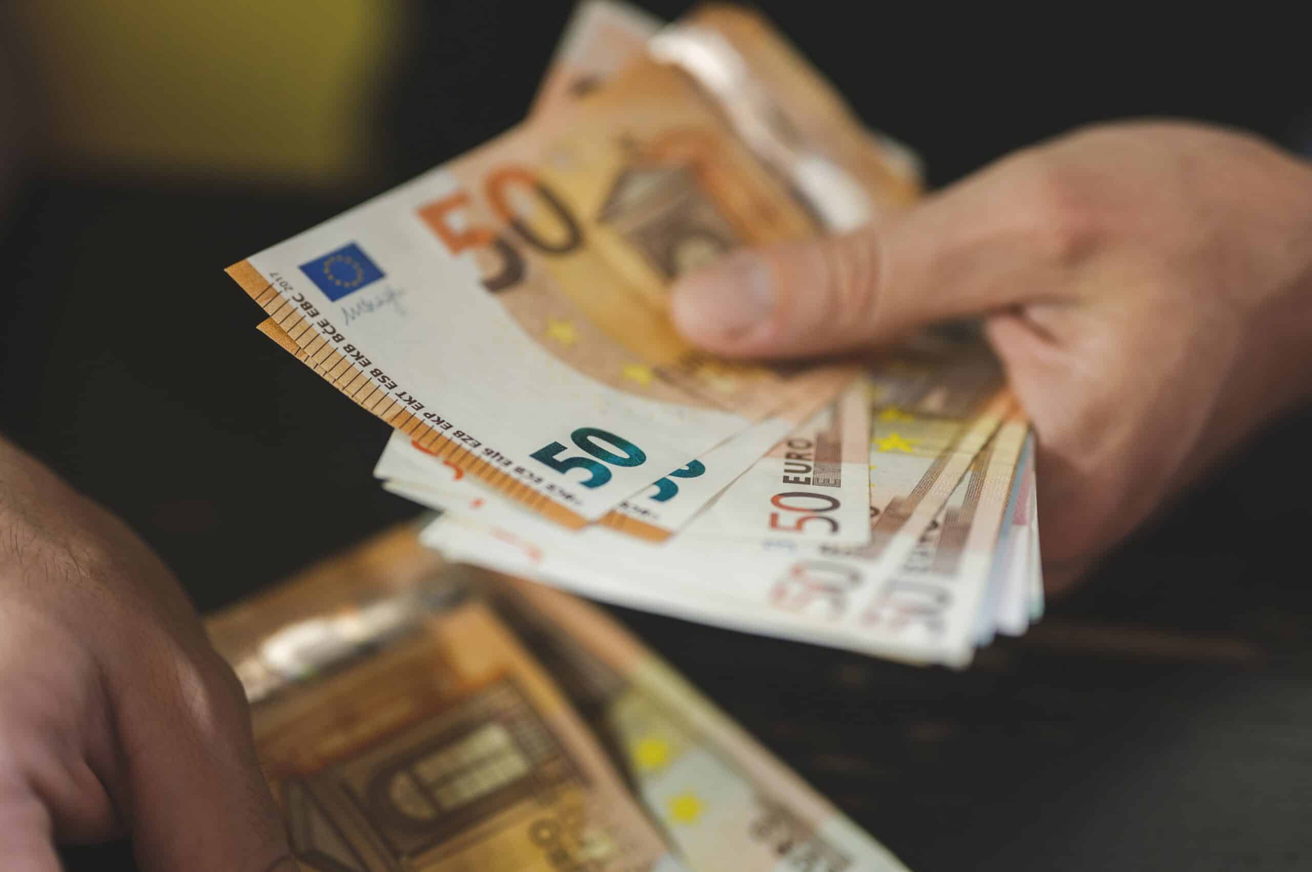 Héritage : une parfaite inconnue nous a légué 230 000 euros et notre vie s’est transformée en cauchemar