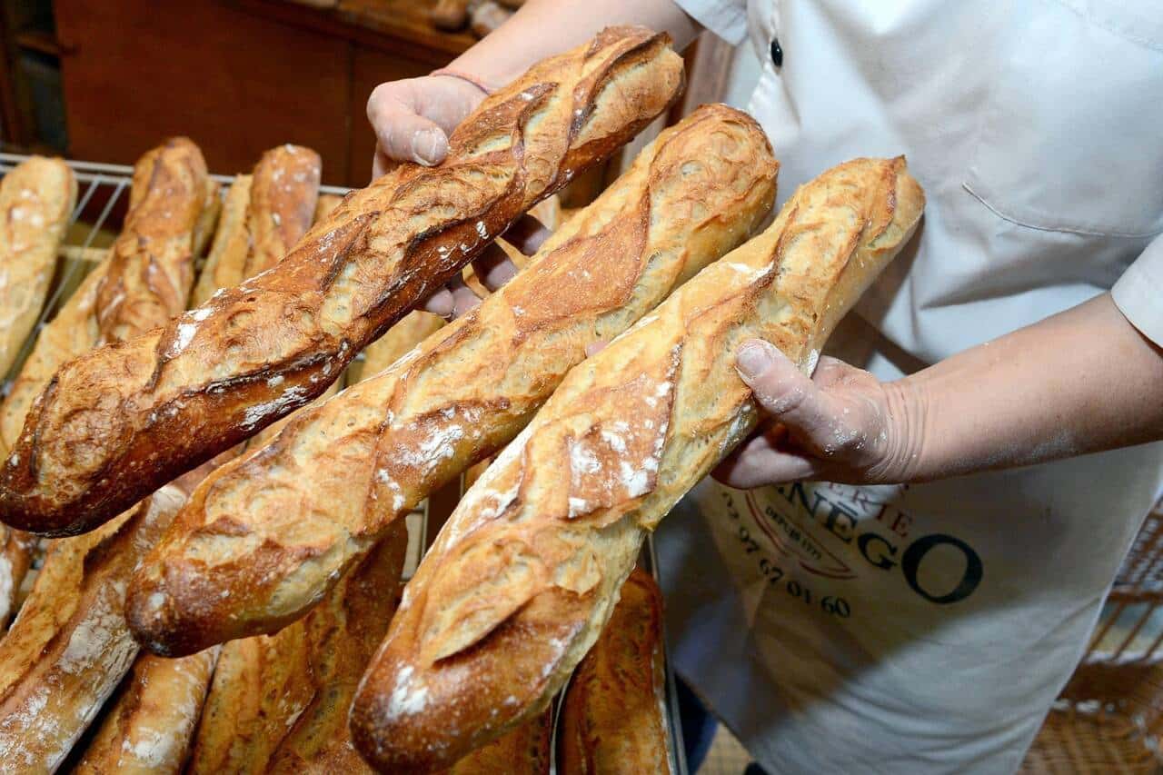Impôts : cette nouvelle taxe sur les baguettes va faire hurler tous les Français, « On marche sur la tête »