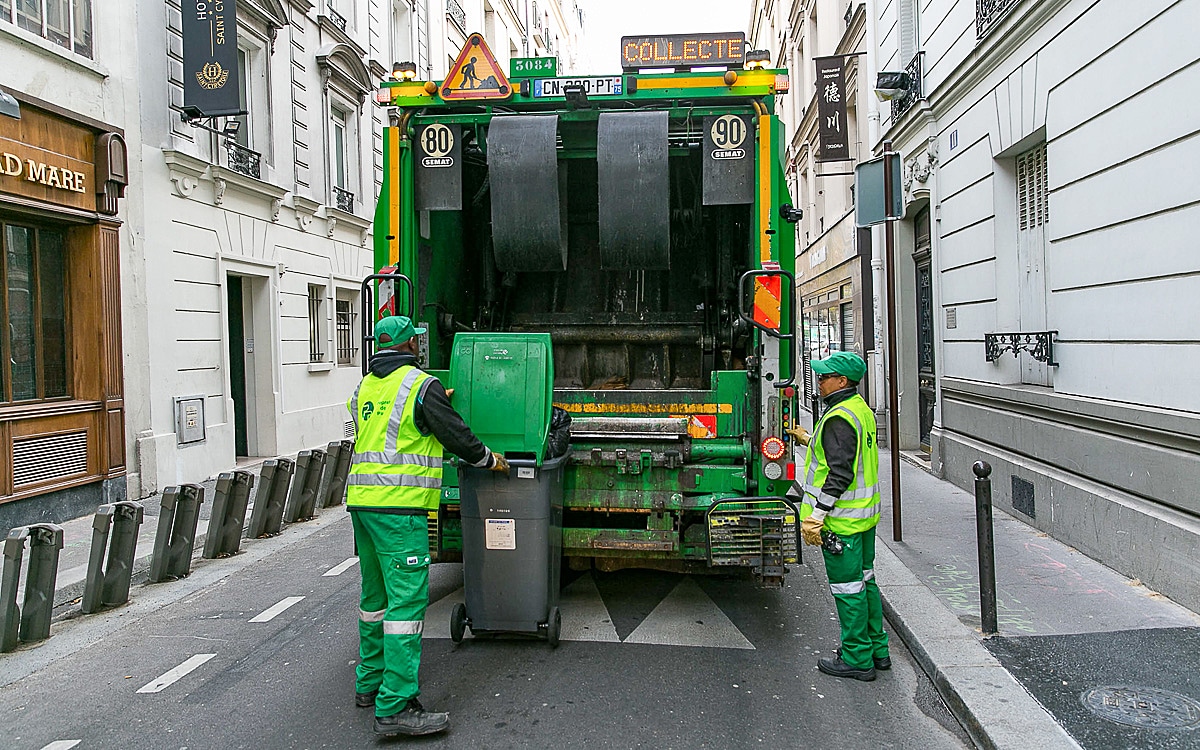 « j’avais peur au début »… dans ces villes, le camion poubelle ne passe que tous les 15 jours