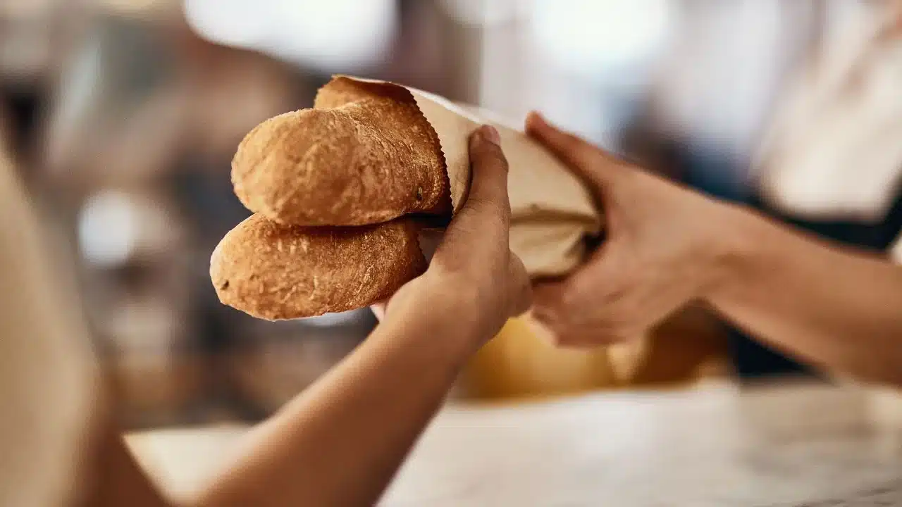 la nouvelle est tombée vous ne pourrez désormais plus acheter de baguette en france à partir de cette date