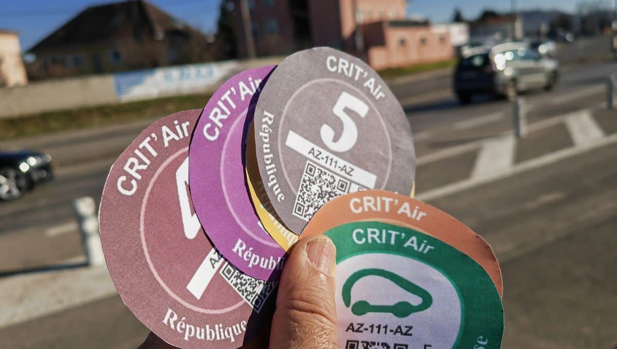 les vignettes crit’air en france c’est fini voici les deux seules villes dans lesquelles elle va rester obligatoire