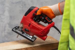 découvrez le cutter électrique à lame oscillante